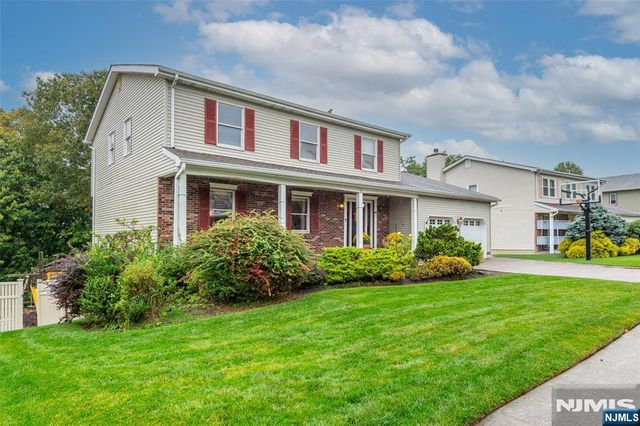 86 Point View Parkway, Wayne, NJ 07470