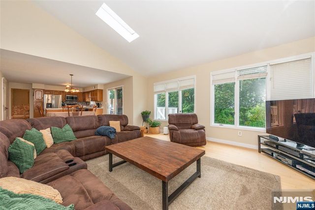 86 Point View Parkway, Wayne, NJ 07470
