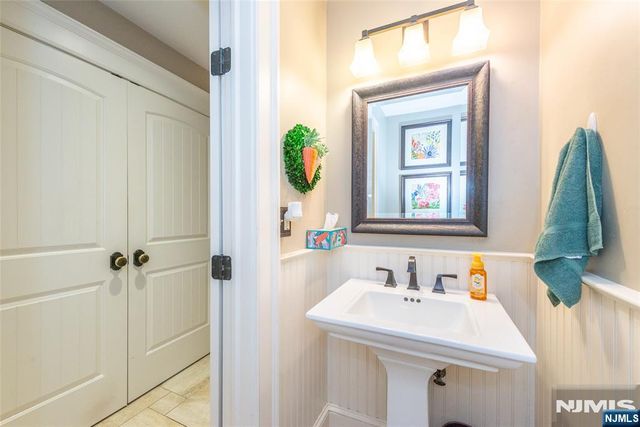 86 Point View Parkway, Wayne, NJ 07470