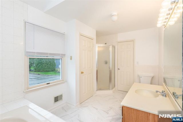 86 Point View Parkway, Wayne, NJ 07470