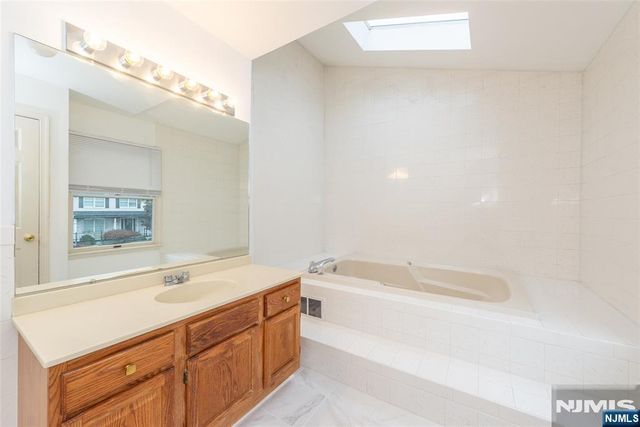 86 Point View Parkway, Wayne, NJ 07470