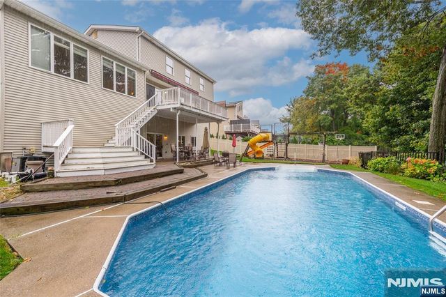 86 Point View Parkway, Wayne, NJ 07470
