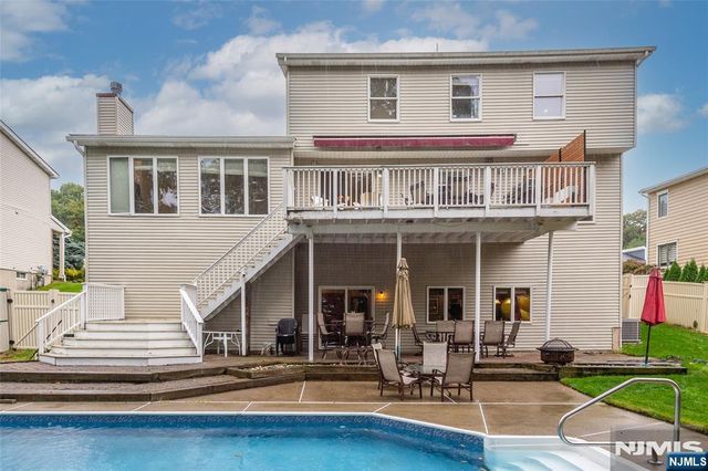 86 Point View Parkway, Wayne, NJ 07470