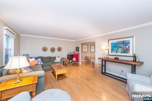 86 Point View Parkway, Wayne, NJ 07470