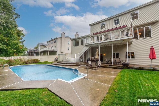 86 Point View Parkway, Wayne, NJ 07470