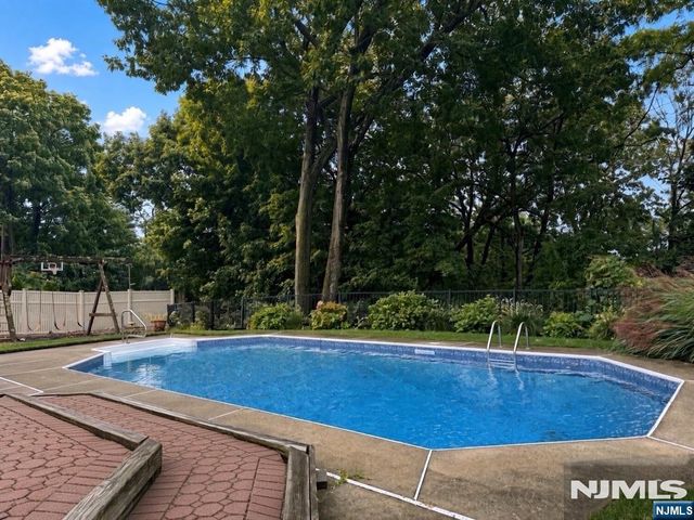 86 Point View Parkway, Wayne, NJ 07470