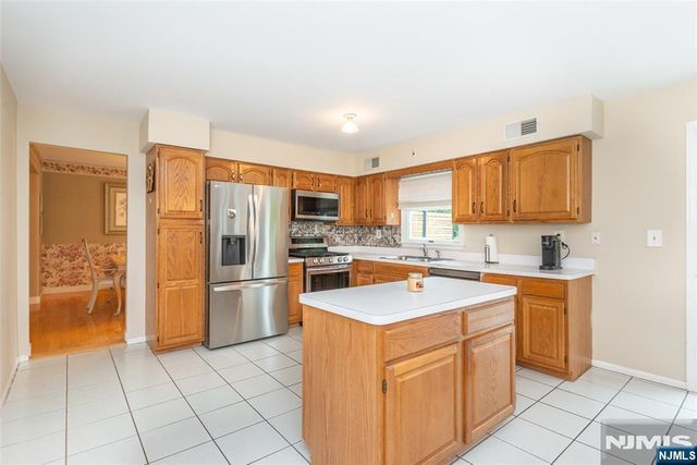 86 Point View Parkway, Wayne, NJ 07470