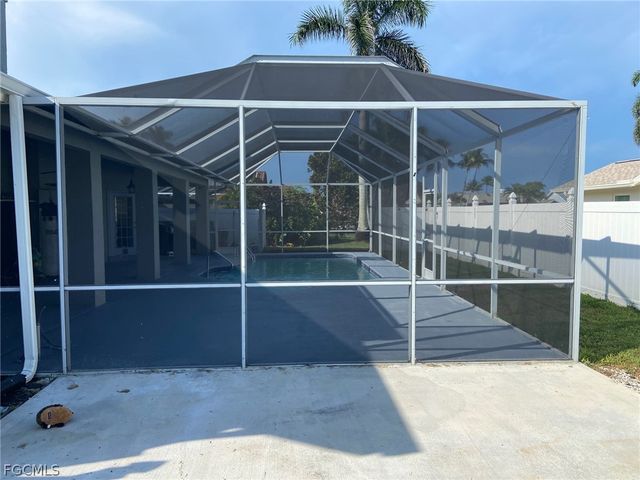 8860 Banyan Cove CIR, Fort Myers, FL 33919