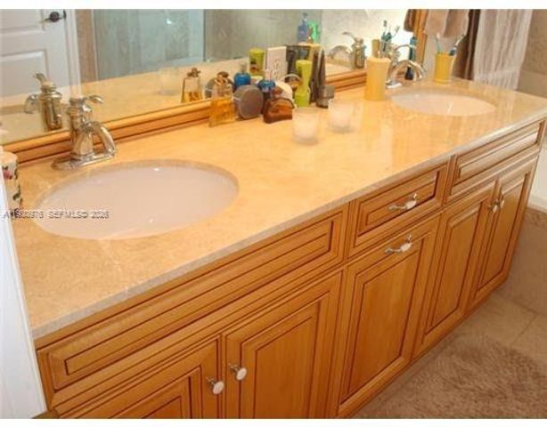 5273 NW 113th Ave, Doral, FL 33178