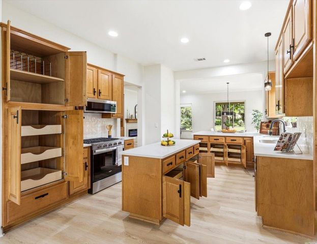 105 Mountain Laurel WAY, Georgetown, TX 78633