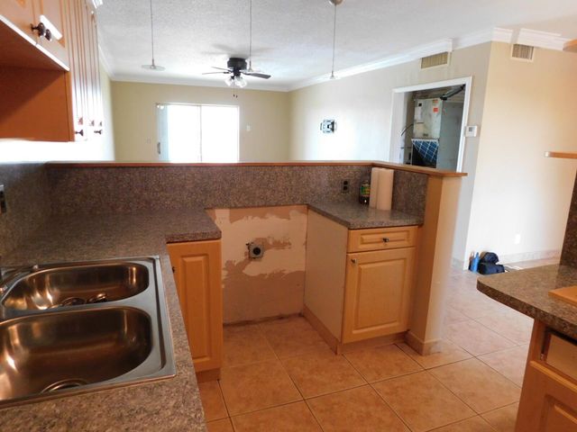 4770 NW 10 Court NW 306, Plantation, FL 33313