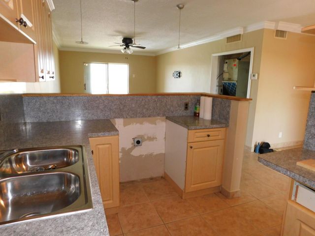 4770 NW 10 Court NW 306, Plantation, FL 33313