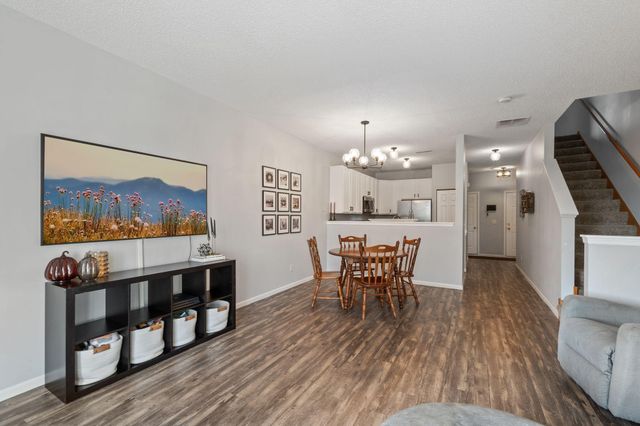 668 Cobblestone Way, Shakopee, MN 55379