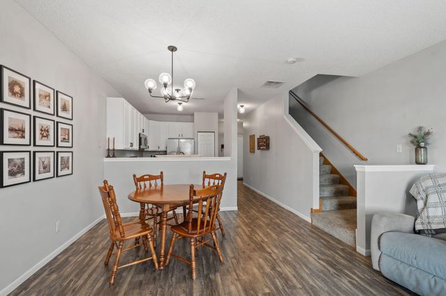 668 Cobblestone Way, Shakopee, MN 55379