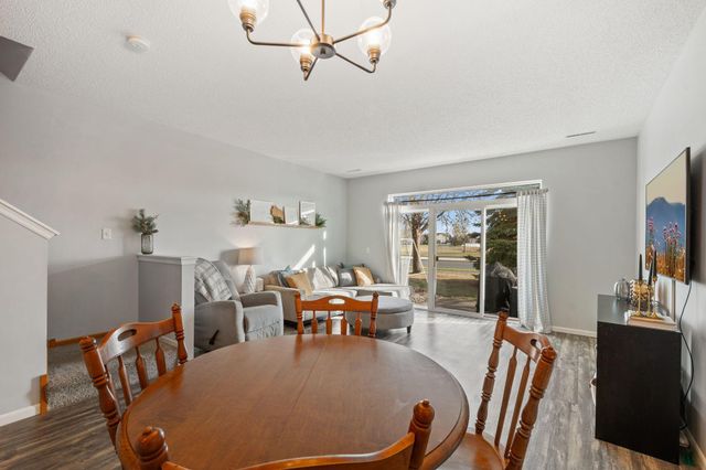 668 Cobblestone Way, Shakopee, MN 55379