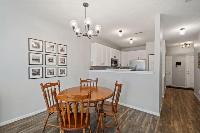 668 Cobblestone Way, Shakopee, MN 55379