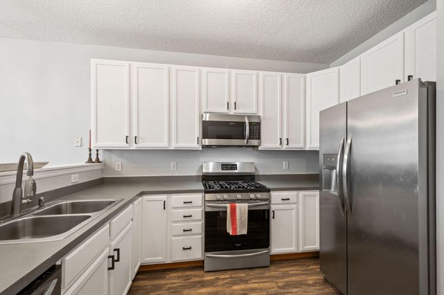 668 Cobblestone Way, Shakopee, MN 55379