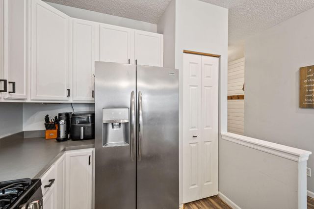 668 Cobblestone Way, Shakopee, MN 55379