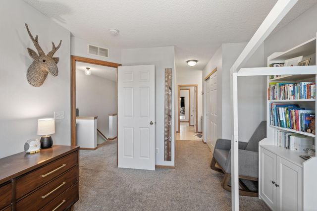 668 Cobblestone Way, Shakopee, MN 55379