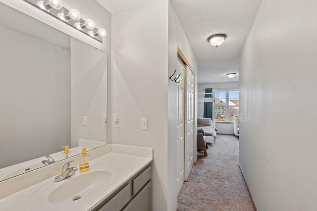 668 Cobblestone Way, Shakopee, MN 55379