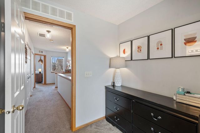 668 Cobblestone Way, Shakopee, MN 55379