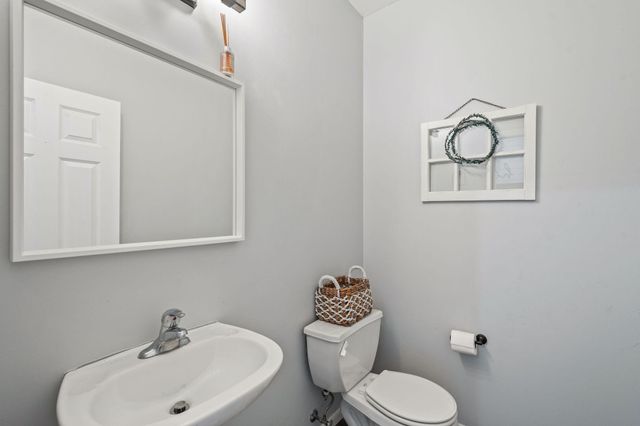 668 Cobblestone Way, Shakopee, MN 55379