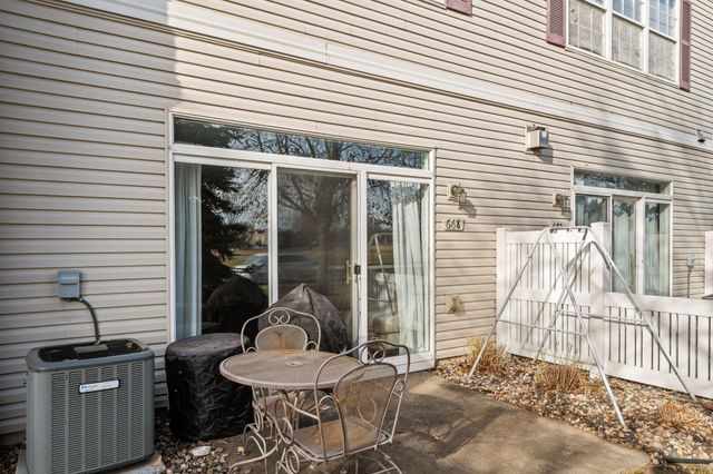 668 Cobblestone Way, Shakopee, MN 55379