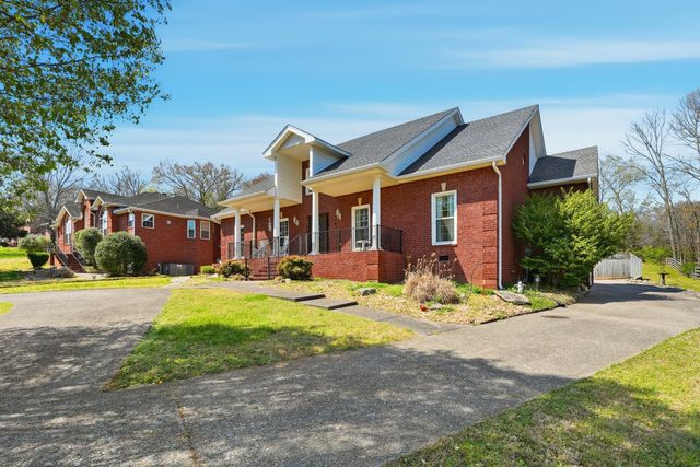 1015 Singing Springs Rd, Mount Juliet, TN 37122