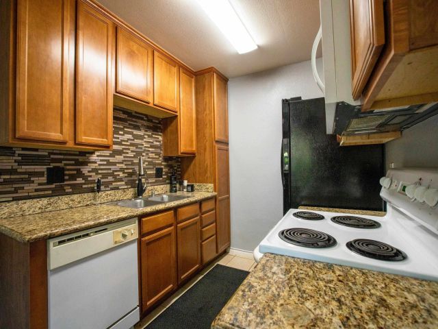 1240 N Broadway Unit 30, Escondido, CA 92026