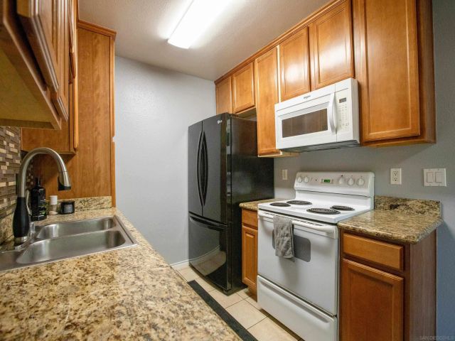 1240 N Broadway Unit 30, Escondido, CA 92026