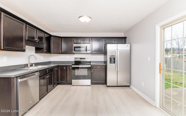 222 Mud Hen Dr, Shepherdsville, KY 40165