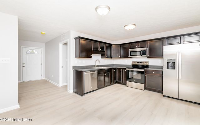 222 Mud Hen Dr, Shepherdsville, KY 40165