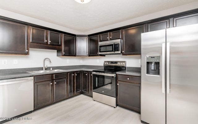 222 Mud Hen Dr, Shepherdsville, KY 40165