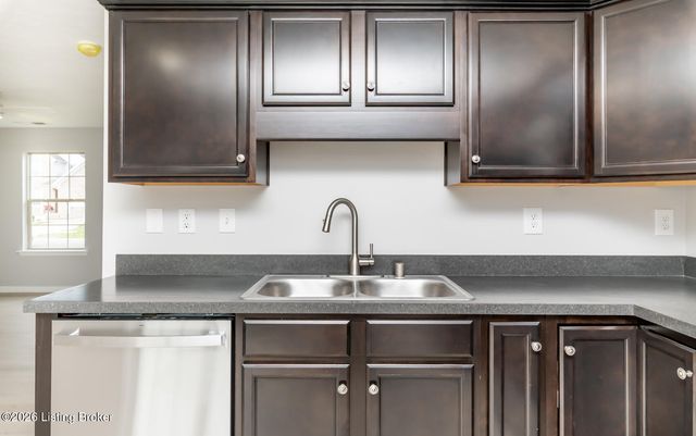 222 Mud Hen Dr, Shepherdsville, KY 40165