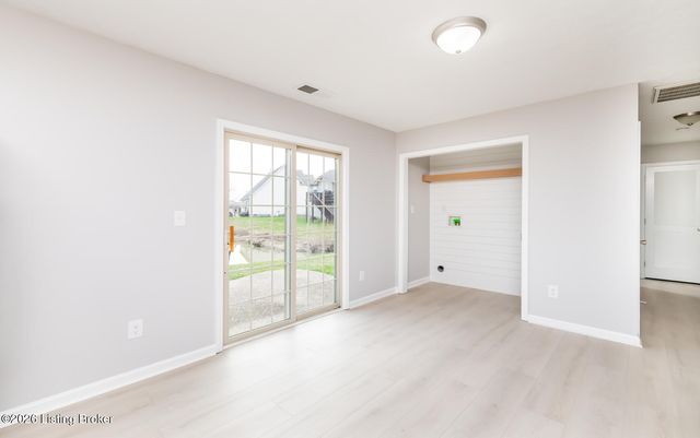 222 Mud Hen Dr, Shepherdsville, KY 40165