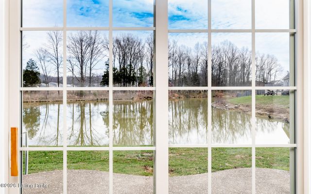 222 Mud Hen Dr, Shepherdsville, KY 40165