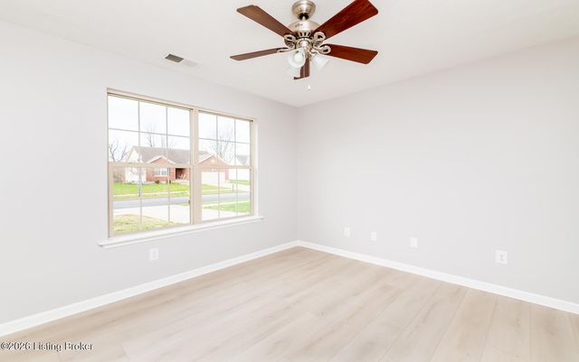 222 Mud Hen Dr, Shepherdsville, KY 40165