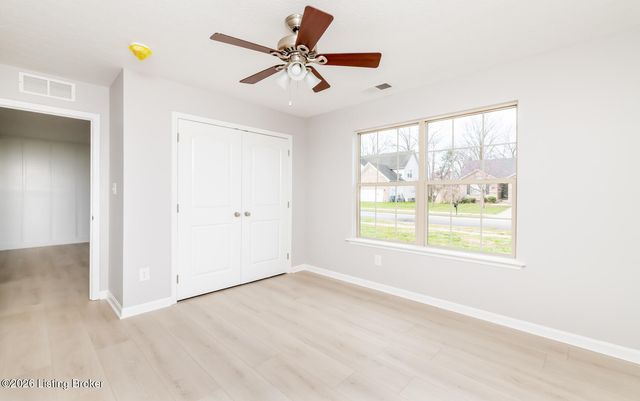 222 Mud Hen Dr, Shepherdsville, KY 40165