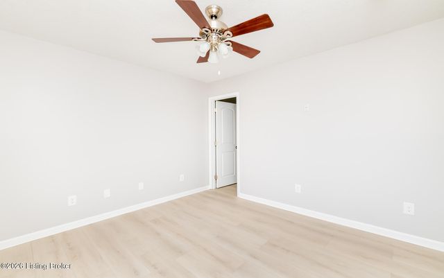 222 Mud Hen Dr, Shepherdsville, KY 40165