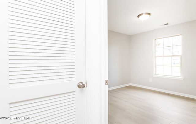 222 Mud Hen Dr, Shepherdsville, KY 40165