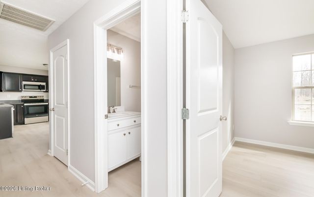 222 Mud Hen Dr, Shepherdsville, KY 40165