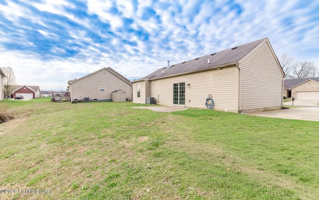 222 Mud Hen Dr, Shepherdsville, KY 40165