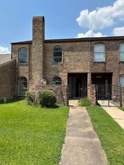8722 Maplecrest Drive, Houston, TX 77099