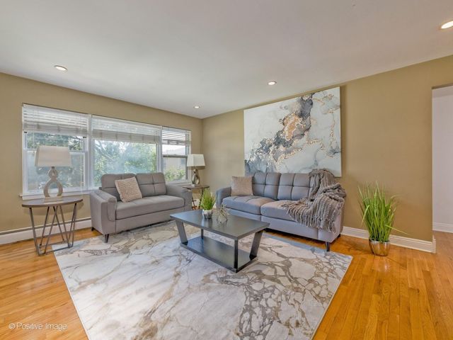 8544 W Rascher Avenue 3W, Chicago, IL 60656