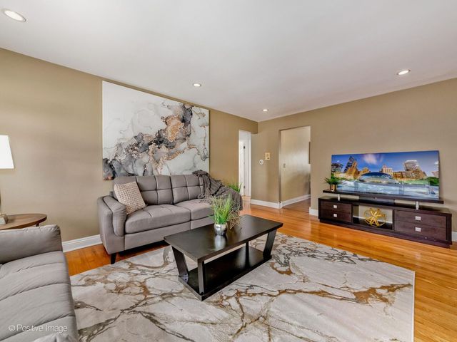 8544 W Rascher Avenue 3W, Chicago, IL 60656
