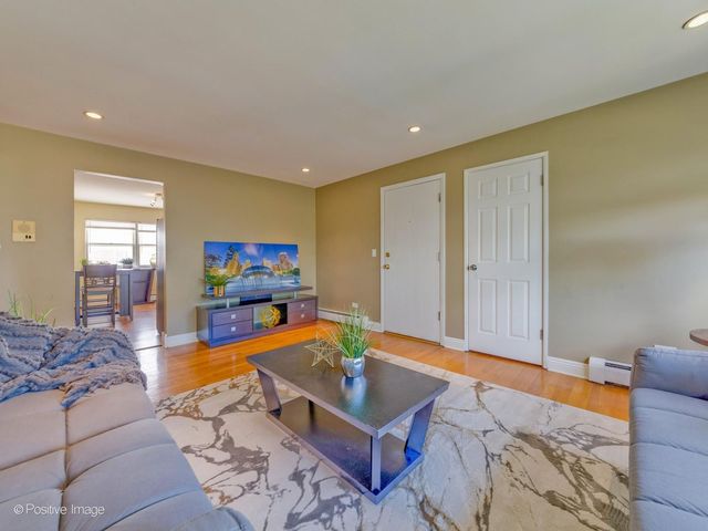 8544 W Rascher Avenue 3W, Chicago, IL 60656