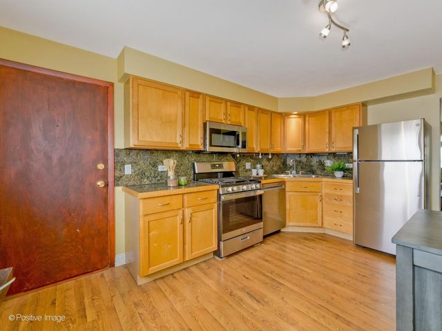 8544 W Rascher Avenue 3W, Chicago, IL 60656