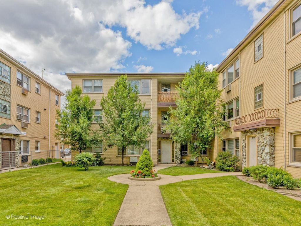 8544 W Rascher Avenue 3W, Chicago, IL 60656