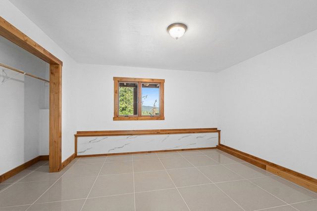 16027 N Koth Rd, Newman Lake, WA 99205
