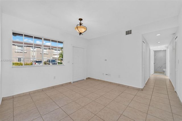 7221 NW 174th Terrace 102, Hialeah, FL 33015